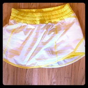 Lululemon size 6 tennis skirt yellow & white
